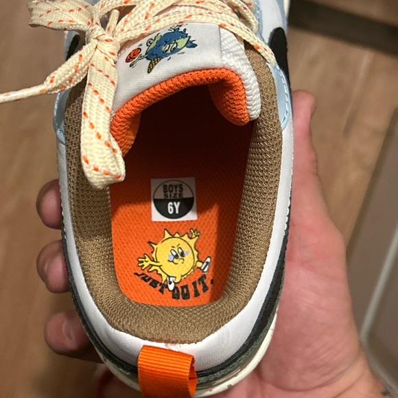 Nike White and Light Blue Sneakers with Black Swoosh - Picture 2 of 3